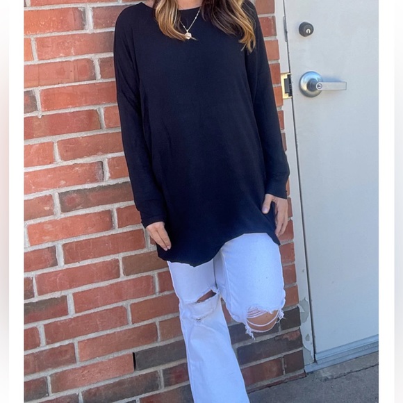 18 DOLMAN LONG SLEEVE ROUND NECK WITH SIDE SLITS HI-LOW HEM TOP - Picture 3 of 4